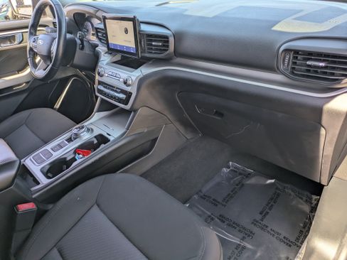 Used 2022 Ford Explorer XLT image 13