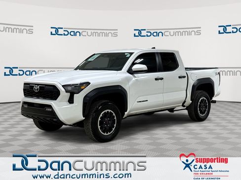 Used 2025 Toyota Tacoma TRD Off-Road image 1
