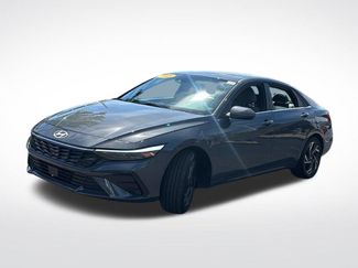 Used 2025 Hyundai Elantra Limited FWD video 3
