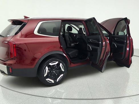 Used 2024 Kia Telluride S FWD image 34