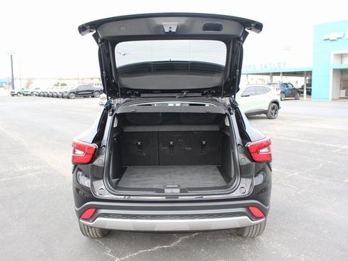 Used 2025 Chevrolet Trax LT w/ LT Convenience Package image 9