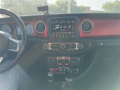 Used 2021 Jeep Gladiator Rubicon AWD/4WD image 12