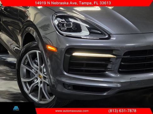 Used 2021 Porsche Cayenne w/ Premium Package image 3