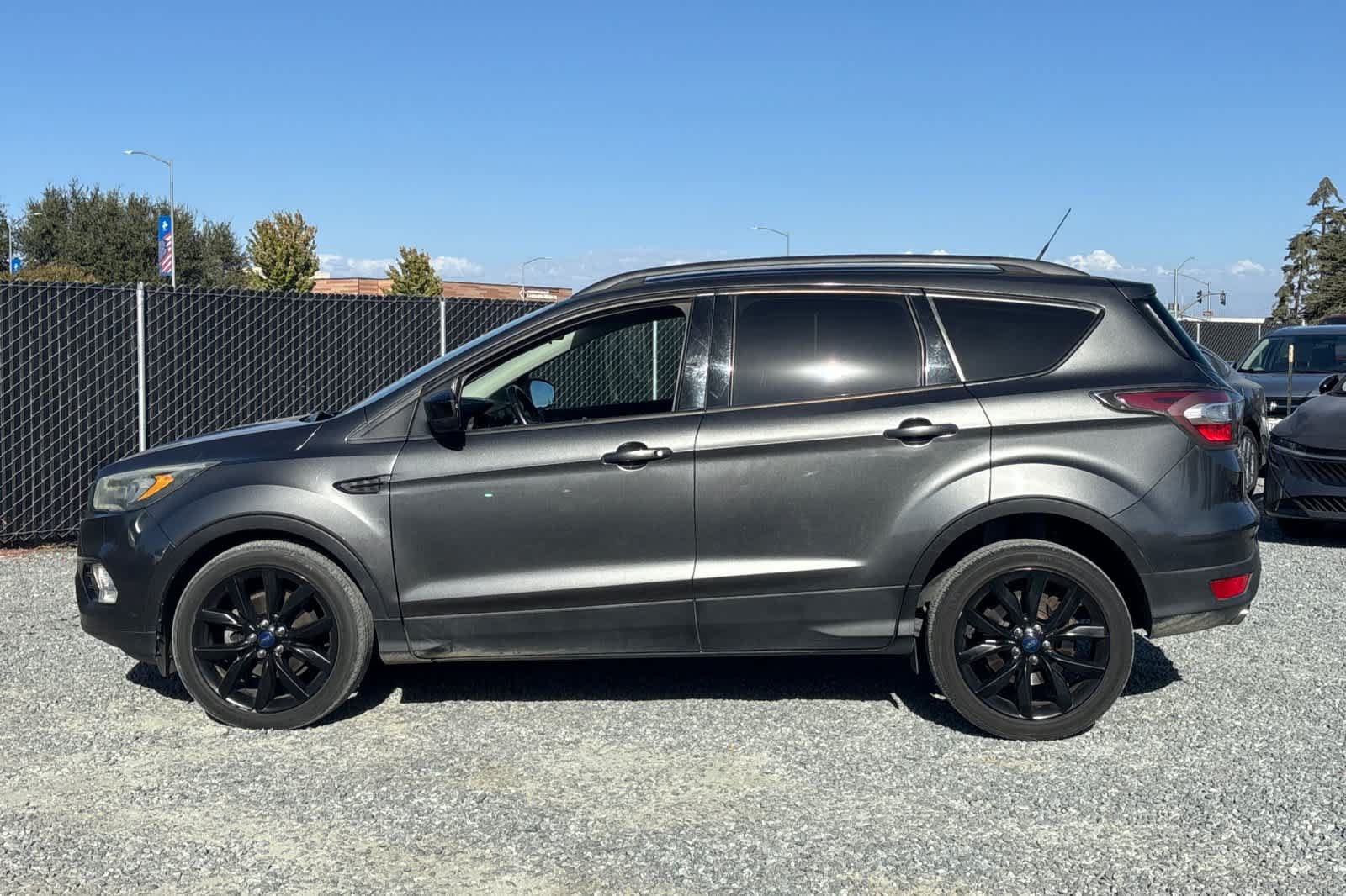 Used 2017 Ford Escape SE w/ Equipment Group 201A FWD image 6