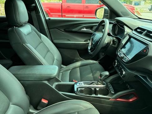 Used 2023 Chevrolet TrailBlazer RS w/ Sun and Liftgate Package AWD/4WD image 5