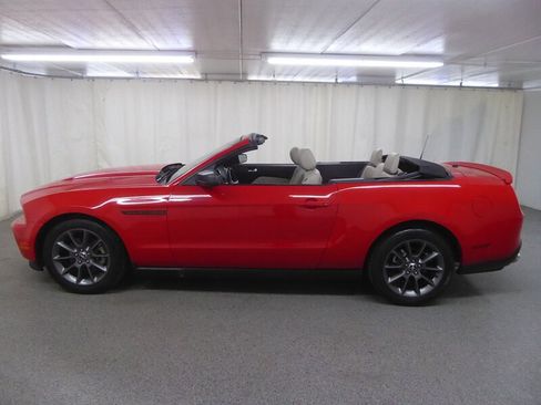Used 2012 Ford Mustang Premium RWD image 4