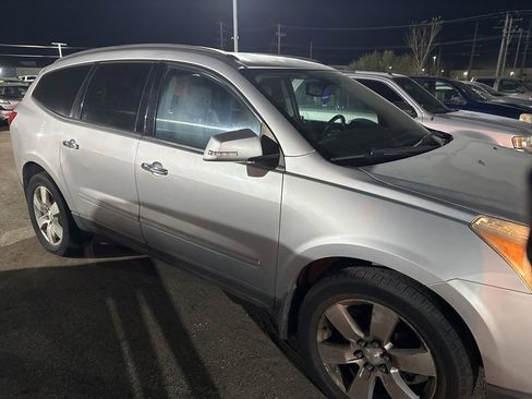 Used 2011 Chevrolet Traverse LTZ image 2