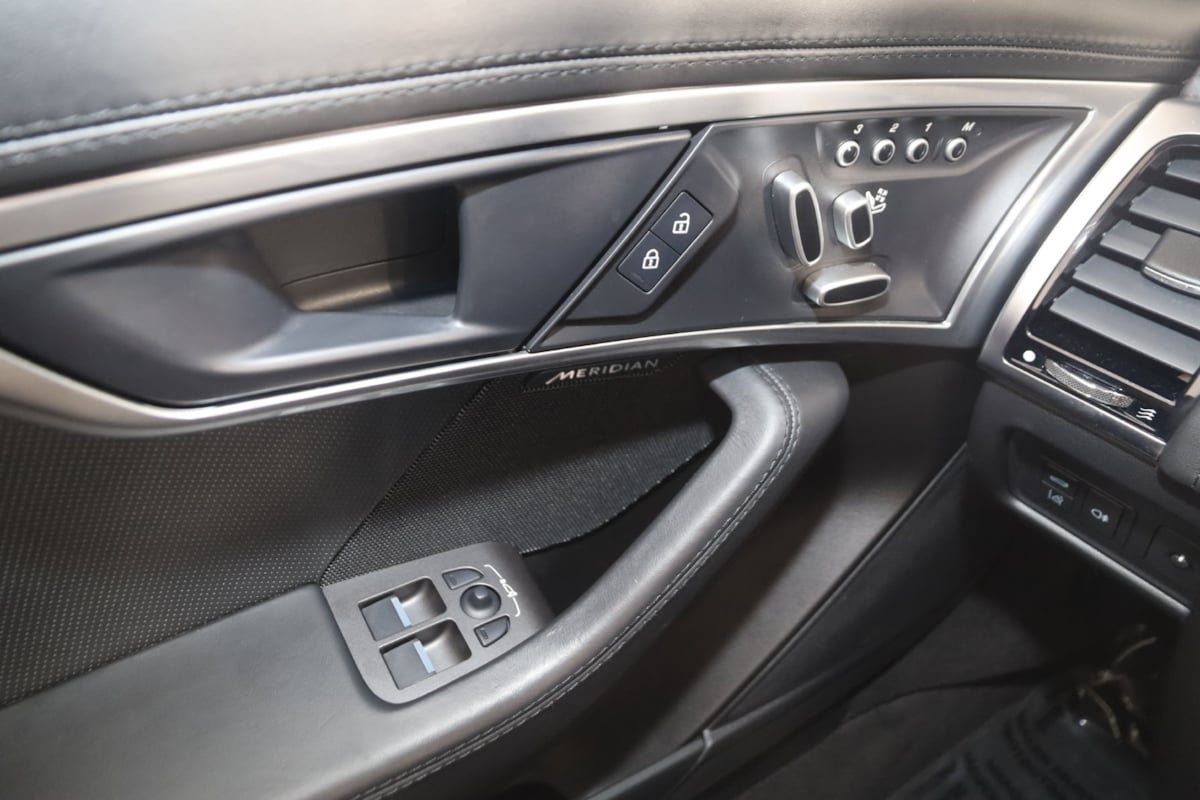 Used 2024 Jaguar F-TYPE R-Dynamic RWD image 34