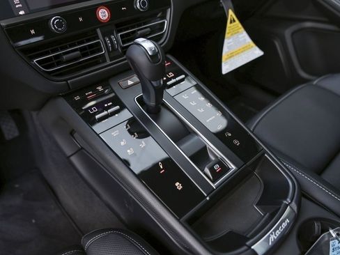 Certified 2026 Porsche Macan Turbo AWD/4WD image 29