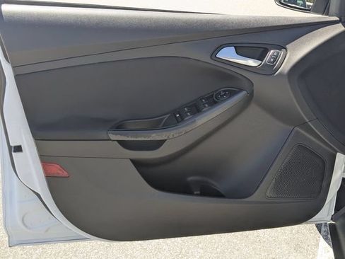 Used 2018 Ford Focus SEL FWD image 9