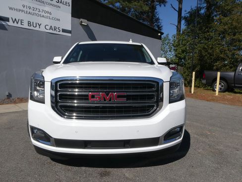 Used 2019 GMC Yukon XL SLT image 2