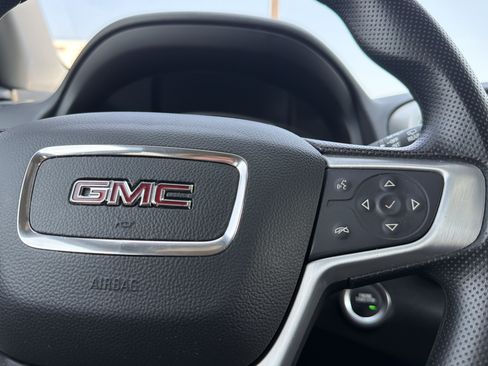 Used 2024 GMC Terrain SLE FWD image 10