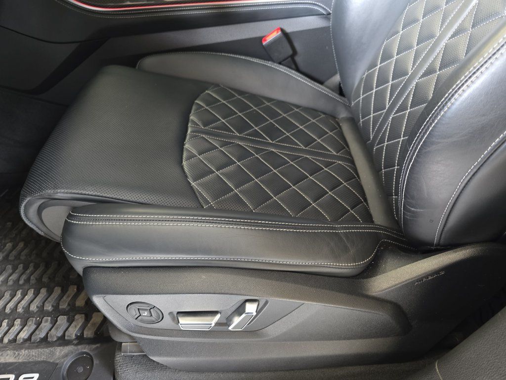 Used 2023 Audi SQ8 Prestige AWD/4WD image 30