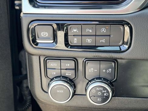 Certified 2025 GMC Yukon XL Denali AWD/4WD image 22