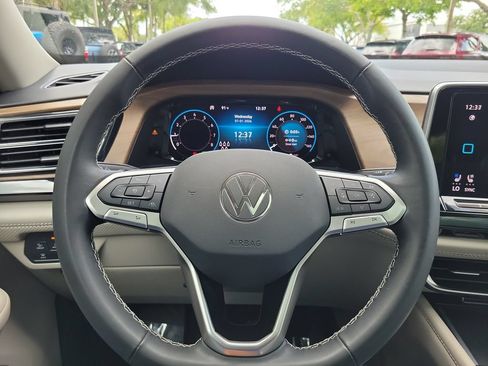 Used 2024 Volkswagen Atlas SE FWD image 23