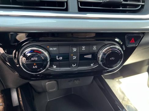 New 2026 Chevrolet Trax LT w/ LT Convenience Package FWD image 17