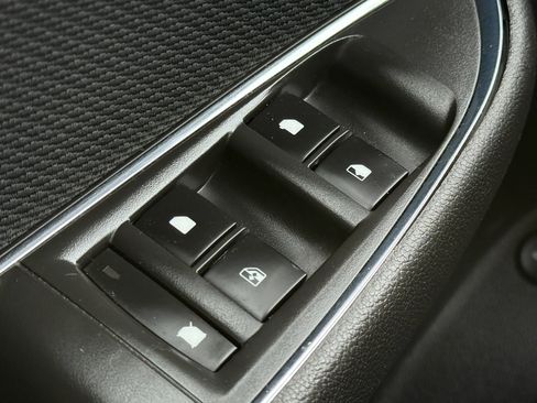 Used 2017 Chevrolet Cruze LS FWD image 23