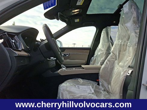 New 2026 Volvo XC90 B6 Plus w/ Protection Package Premier image 9