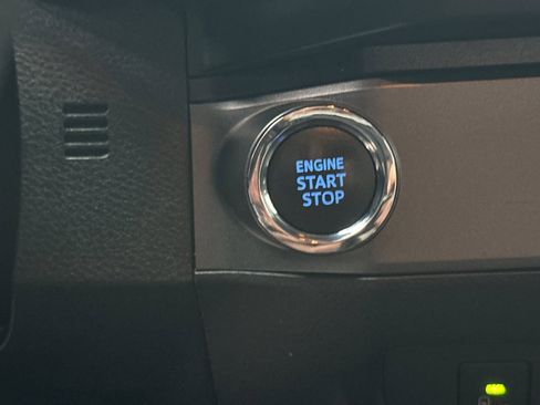 Used 2021 Toyota Tacoma TRD Sport w/ Technology Package image 28