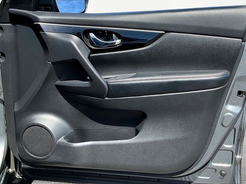 Used 2017 Nissan Rogue Sport SL image 26