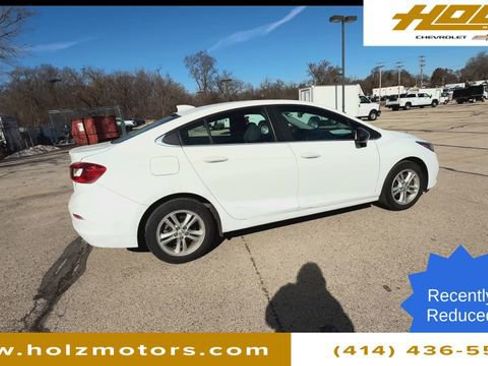 Used 2017 Chevrolet Cruze LT image 9