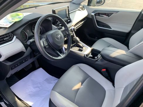 Used 2020 Toyota RAV4 XLE Premium AWD/4WD image 11