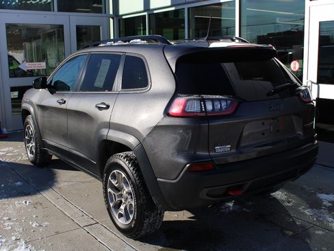 Used 2022 Jeep Cherokee Trailhawk image 7