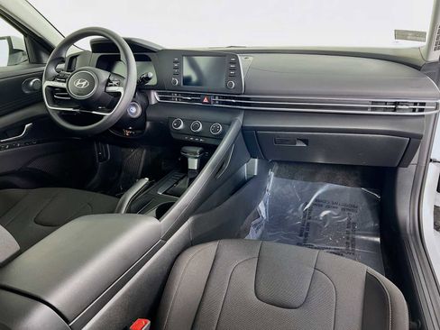 Used 2024 Hyundai Elantra SE image 27