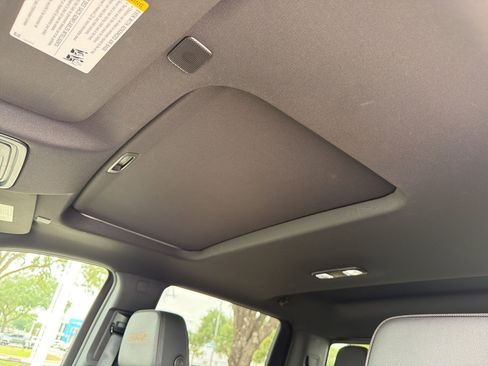 Certified 2025 Chevrolet Silverado 1500 High Country AWD/4WD image 15