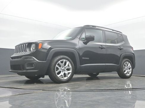 Used 2017 Jeep Renegade Latitude FWD image 47