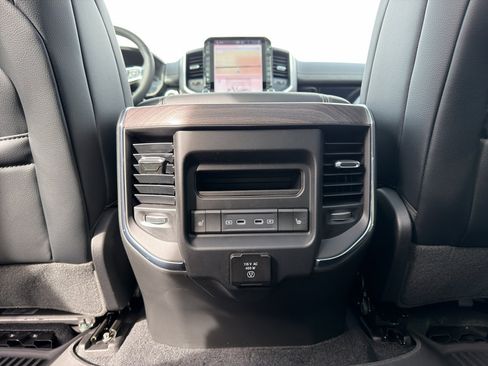 New 2026 RAM 1500 Laramie AWD/4WD image 14