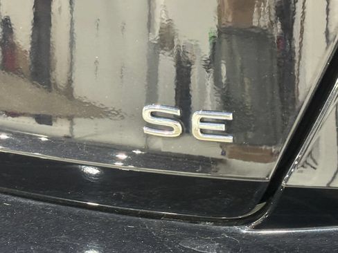 Used 2025 Volkswagen Jetta SE FWD image 30
