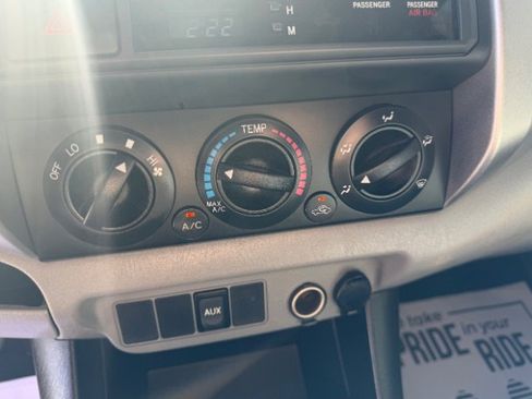 Used 2012 Toyota Tacoma 4x4 w/ SR5 Package image 16