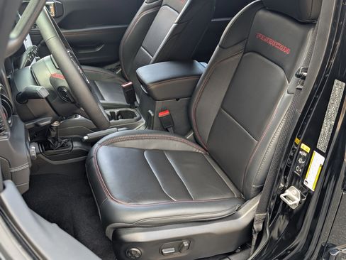 Used 2025 Jeep Wrangler Rubicon image 17