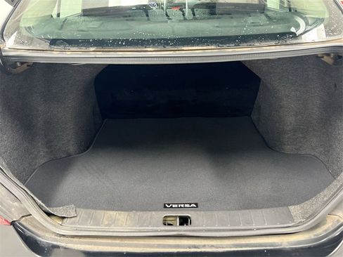 Used 2013 Nissan Versa SV image 22