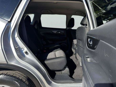 Used 2018 Nissan Rogue SV FWD image 41