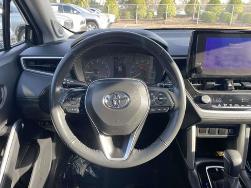 Used 2023 Toyota Corolla Cross LE w/ Moonroof Package FWD image 20
