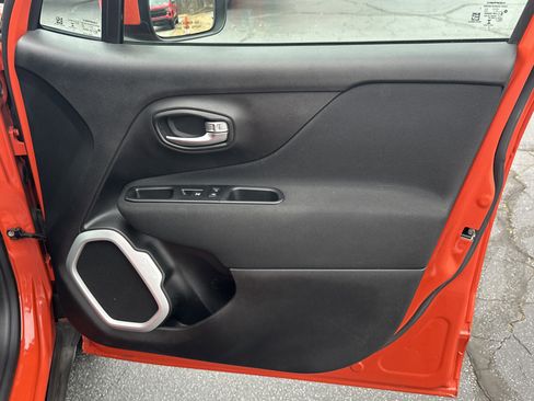 Used 2019 Jeep Renegade Latitude image 16