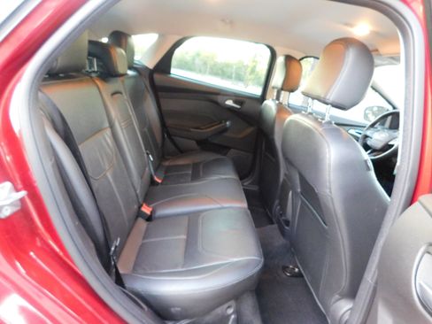 Used 2015 Ford Focus SE w/ Equipment Group 201A image 24