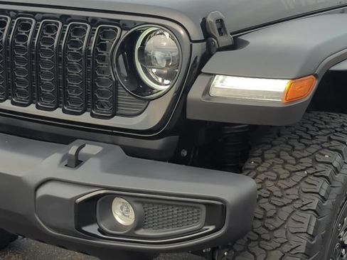 Used 2025 Jeep Wrangler Unlimited Sport AWD/4WD image 9
