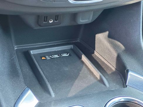 Certified 2023 Chevrolet Traverse LT FWD image 30