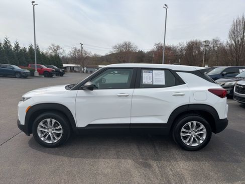 Used 2023 Chevrolet TrailBlazer LS image 2