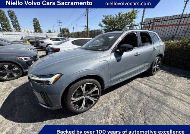 Used 2023 Volvo XC60 T8 Ultimate w/ Protection Package Premier AWD/4WD image 1