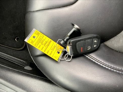 Used 2021 Jeep Cherokee Latitude Plus FWD image 15