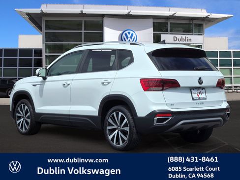 Certified 2023 Volkswagen Taos SE w/ Panoramic Sunroof Package FWD image 6