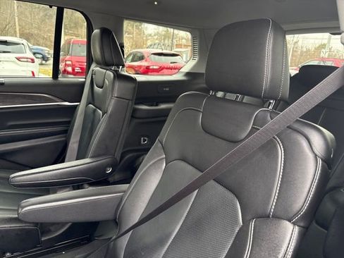 Used 2023 Jeep Grand Cherokee L Limited w/ Luxury Tech Group II image 11