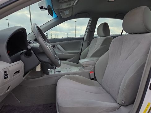 Used 2011 Toyota Camry LE image 15