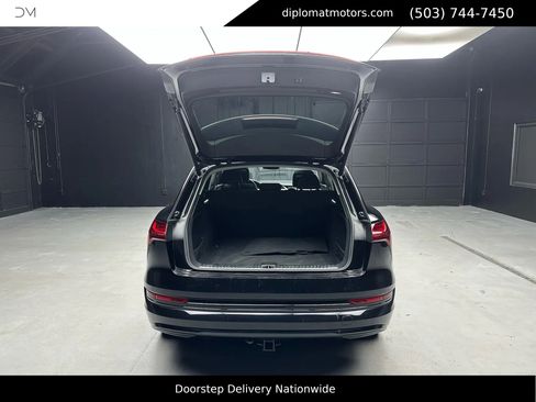 Used 2021 Audi e-tron Prestige image 44