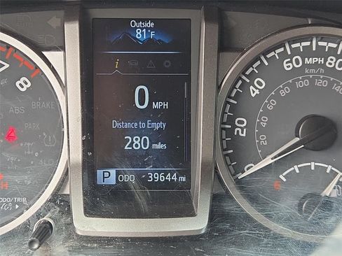 Used 2022 Toyota Tacoma SR5 RWD image 4