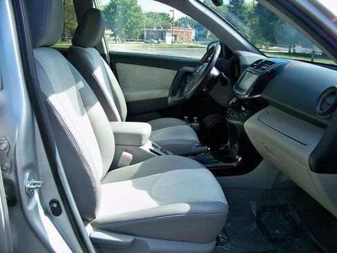 Used 2014 Toyota RAV4 EV image 31